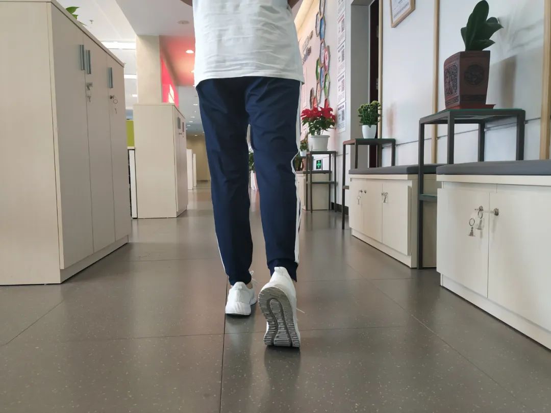 当心！走路时出现9种情况，可能是疾病信号！